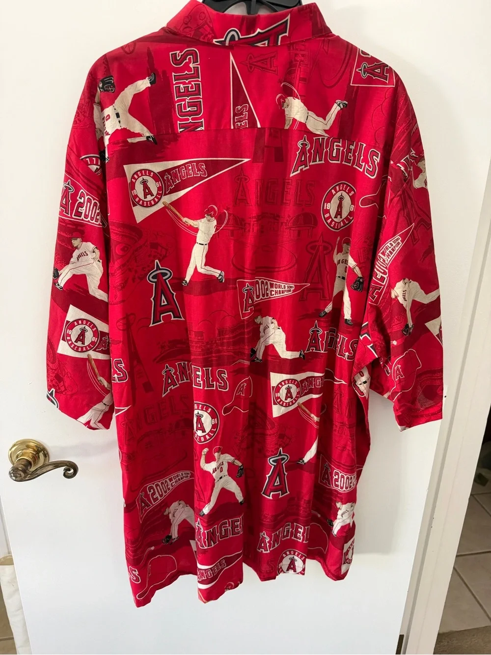 Genuine Merchandise Los Angeles Angels Red Graphic Button-Up Shirt